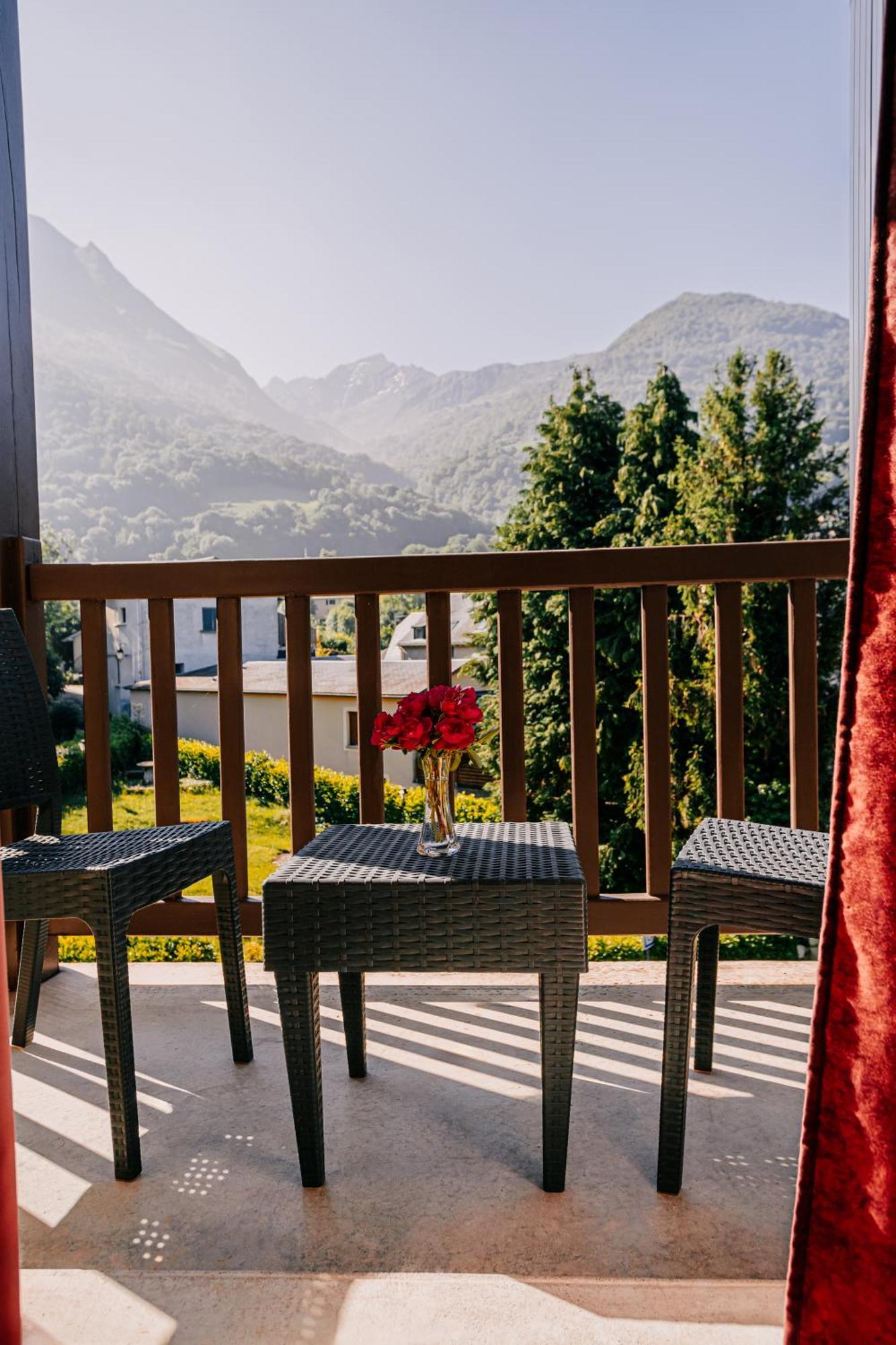 Hotel Le Montaigu Luz-Saint-Sauveur Kültér fotó